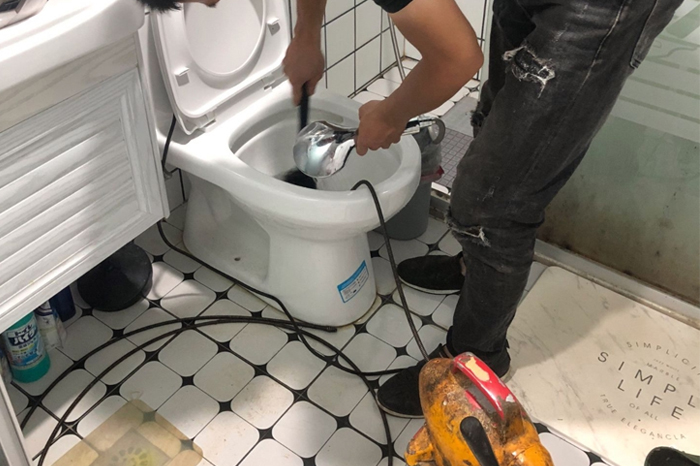 万宁马桶堵塞自己疏通还是找师傅?专业上门服务让你省时更省心